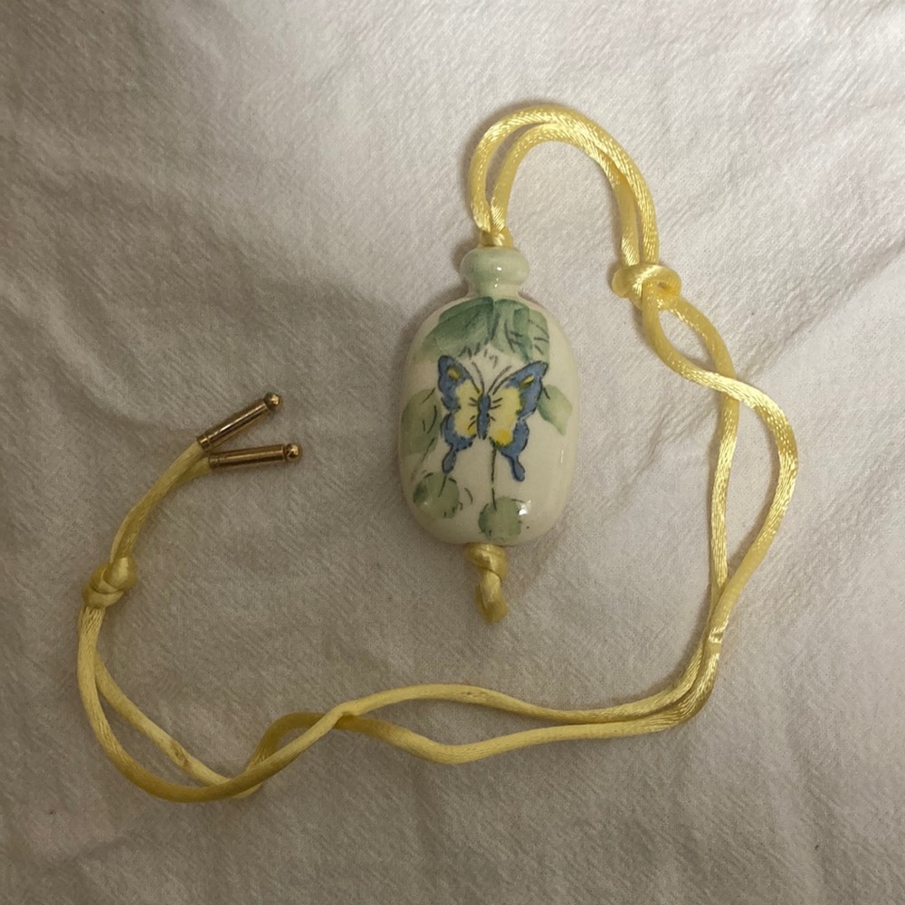 Vintage Avon Butterfly Ceramic Pendant Necklace